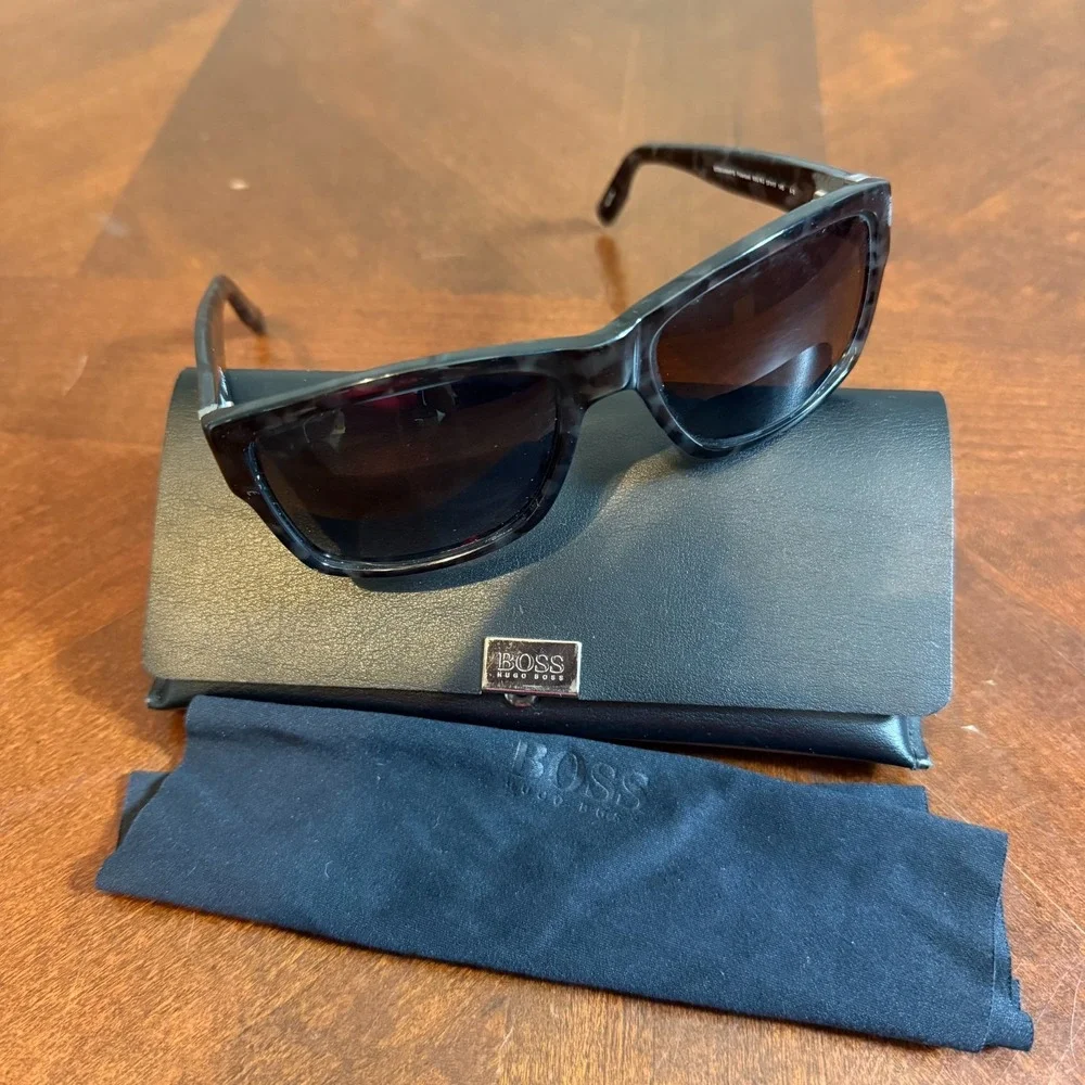 Hugo Boss 0494/P/S Polarized Sunglasses‎ Black  w/ Case & Cloth